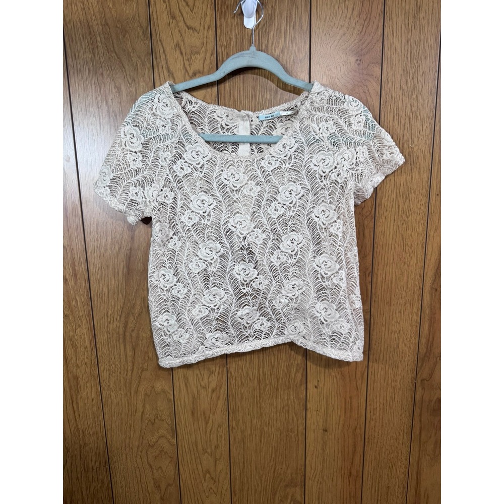 Kimchi Blue Urban Outfitters Cream Floral Lace Button Back Ruffle Top XS